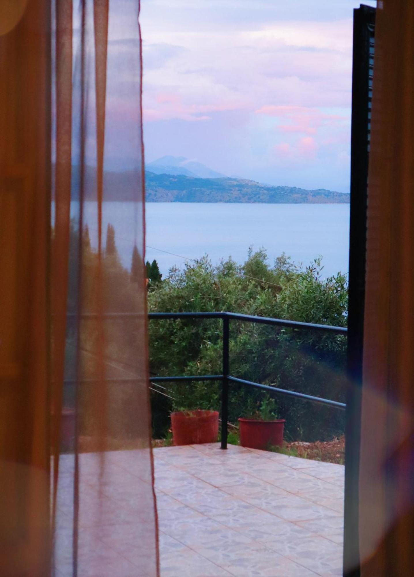 Kaminaki Seaview Apartments Katávolos エクステリア 写真